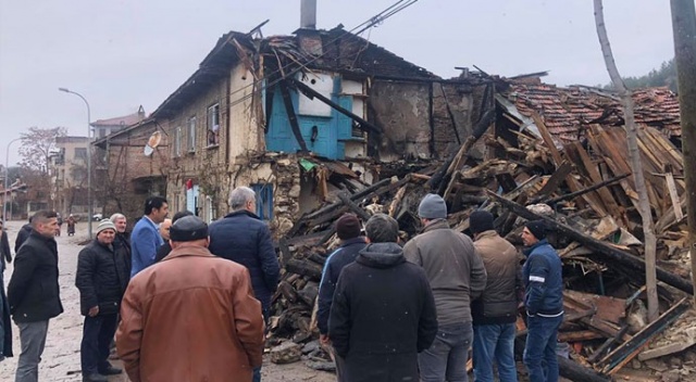 Simav'da ev ve samanlık yangını Simav'da ev ve samanlık yangını