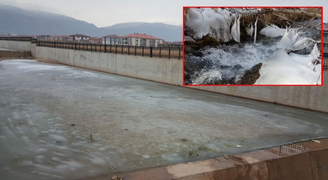 Soğuk hava dereleri dondurdu