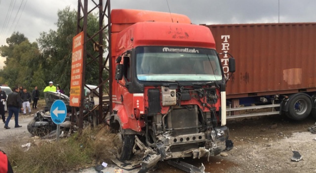 Söke'de tır otomobili biçti; 5 yaralı