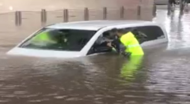 Tel Aviv&#039;de sel felaketi: 2 ölü