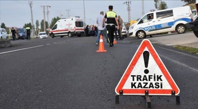 TEM otoyolunda zincirleme kaza: 7 araç birbirine girdi TEM otoyolunda zincirleme kaza: 7 araç birbirine girdi