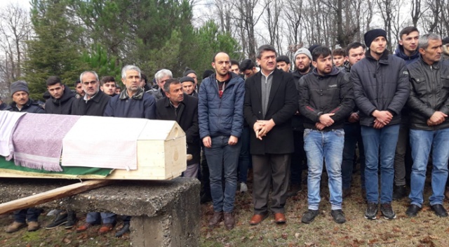 Trafik kazasında ölen genç göz yaşları arasında toprağa verildi