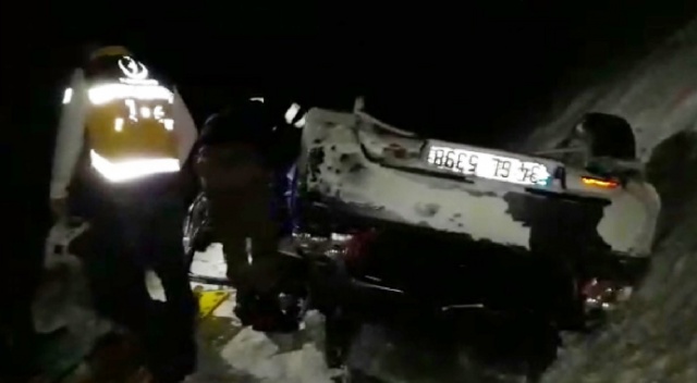 Virajı alamayan otomobil şarampole yuvarlandı: 4 yaralı Virajı alamayan otomobil şarampole yuvarlandı: 4 yaralı