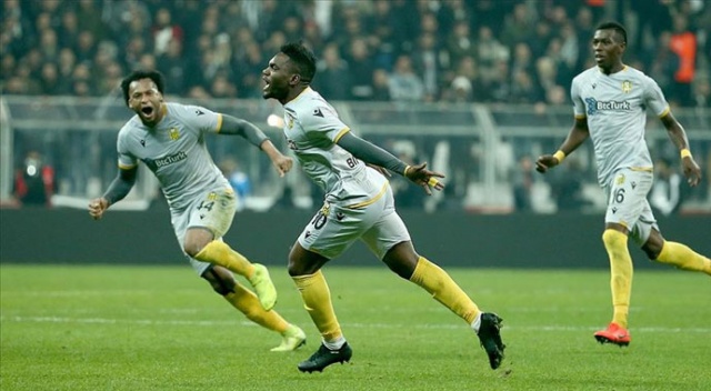 Yeni Malatyaspor, Thievy Bifouma'nın sözleşmesini uzattı Yeni Malatyaspor, Thievy Bifouma'nın sözleşmesini uzattı