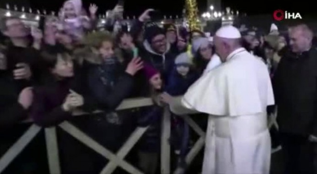 Yılbaşı kutlamalarında Papa'dan skandal Yılbaşı kutlamalarında Papa'dan skandal