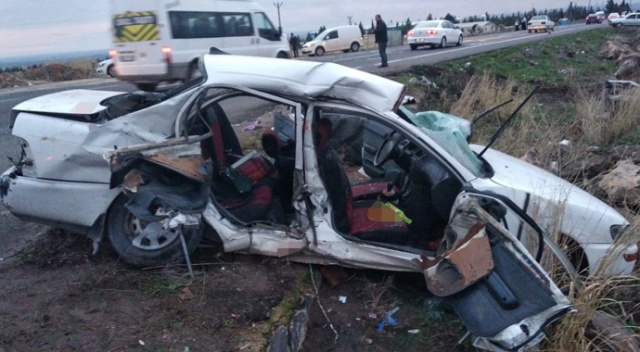 Yolcu minibüsü ile otomobil çarpıştı: 2 ölü, 12 yaralı Yolcu minibüsü ile otomobil çarpıştı: 2 ölü, 12 yaralı