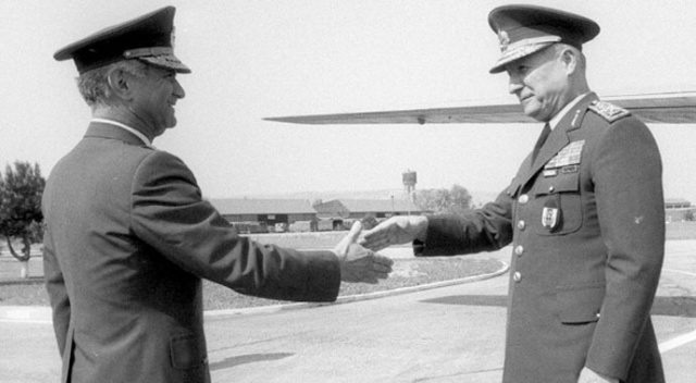 'Kenan Evren ve Tahsin Şahinkaya'nın rütbeleri de malları da alınsın' talebi 'Kenan Evren ve Tahsin Şahinkaya'nın rütbeleri de malları da alınsın' talebi