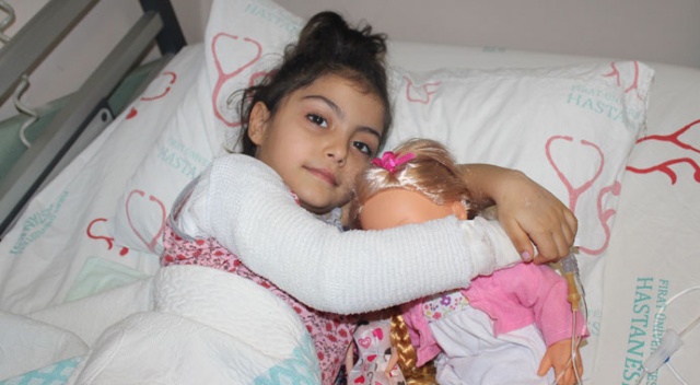 4 yaşındaki Hira Nur depremde sobayla devrilen sıcak su ile yandı 4 yaşındaki Hira Nur depremde sobayla devrilen sıcak su ile yandı