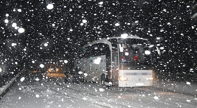 Aksaray’da etkisini artıran kar yağışı tipi ve fırtınaya dönüştü