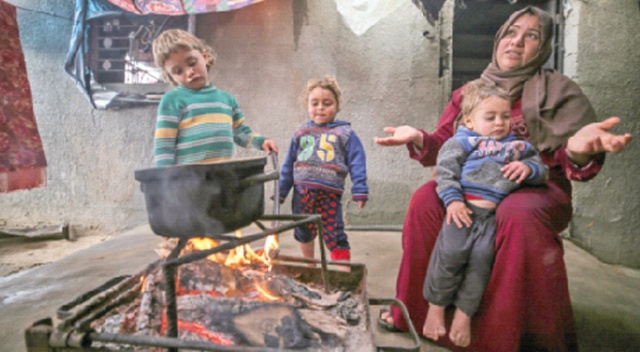 Altı çocuklu ailenin Gazze’de hayat mücadelesi Altı çocuklu ailenin Gazze’de hayat mücadelesi