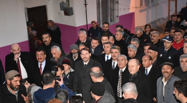 Bakan Albayrak Malatya’da depremzedeleri ziyaret etti