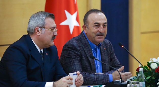 Bakan Çavuşoğlu, Tiran'da Türk vatandaşlarıyla bir araya geldi Bakan Çavuşoğlu, Tiran'da Türk vatandaşlarıyla bir araya geldi