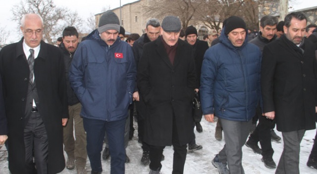 Bakan Soylu ve Kurum, tarihi Harput Mahallesi'nde incelemede bulundu Bakan Soylu ve Kurum, tarihi Harput Mahallesi'nde incelemede bulundu
