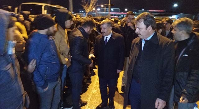Bakanlar, çığ altında kalarak hayatını kaybedenlerin ailelerini ziyaret ettiler Bakanlar, çığ altında kalarak hayatını kaybedenlerin ailelerini ziyaret ettiler