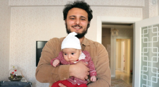 Bebeğini bırakıp yardıma koştu Bebeğini bırakıp yardıma koştu