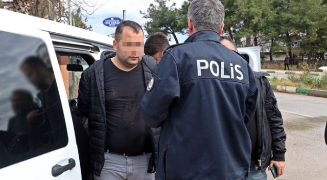 Çalıntı araçla polisten kaçtı, yakalanınca ‘kol saatimi cebime koyun’ dedi Çalıntı araçla polisten kaçtı, yakalanınca ‘kol saatimi cebime koyun’ dedi