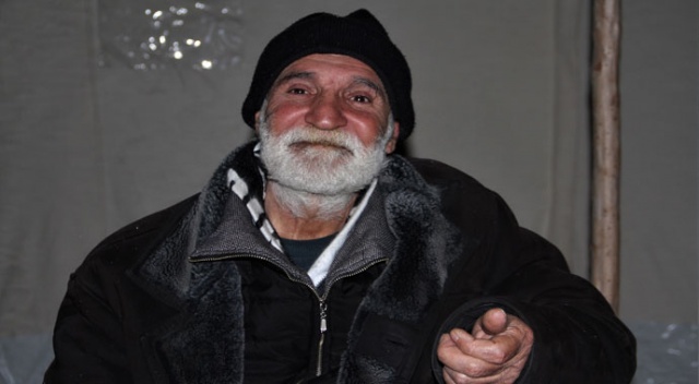 Depremde inanılmaz olay! Felçli adam yürümeye başladı Depremde inanılmaz olay! Felçli adam yürümeye başladı