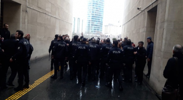 Diş fırçasına bantladığı jiletlerle sanığı öldürmek istedi