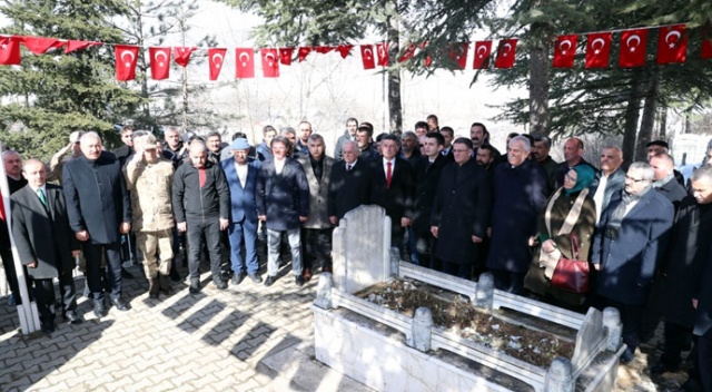 Dünya şampiyonu güreşçi mezarı başında anıldı