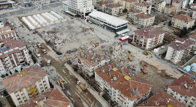 Elazığ'daki deprem sonrası hasar tespit edilen 80 okulda eğitim yapılmayacak Elazığ'daki deprem sonrası hasar tespit edilen 80 okulda eğitim yapılmayacak