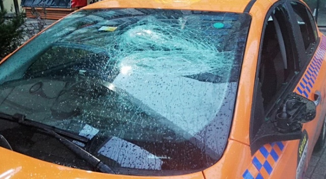 Esenyurt’ta taksiciler birbirine girdi, ortalık karıştı: 2 yaralı Esenyurt’ta taksiciler birbirine girdi, ortalık karıştı: 2 yaralı