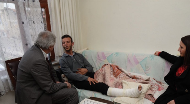 İdlib'deki saldırıda yaralanan Uzman Çavuş: “Sağlığıma kavuşup birliğine teslim olacağım” İdlib'deki saldırıda yaralanan Uzman Çavuş: “Sağlığıma kavuşup birliğine teslim olacağım”