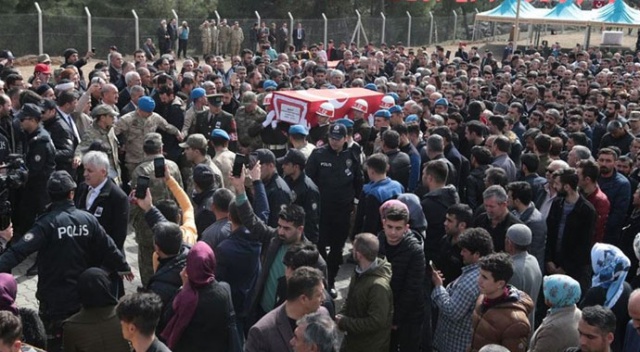 İdlib şehidi Uzman Çavuş Baykuş son yolculuğuna uğurlandı İdlib şehidi Uzman Çavuş Baykuş son yolculuğuna uğurlandı