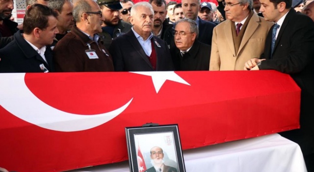 İdlib şehidi Uzman Çavuş Halil Demir son yolculuğa uğurlandı İdlib şehidi Uzman Çavuş Halil Demir son yolculuğa uğurlandı
