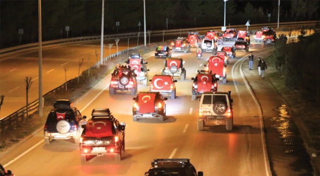 İdlib şehitleri için 500 araçlık konvoy yaptılar İdlib şehitleri için 500 araçlık konvoy yaptılar