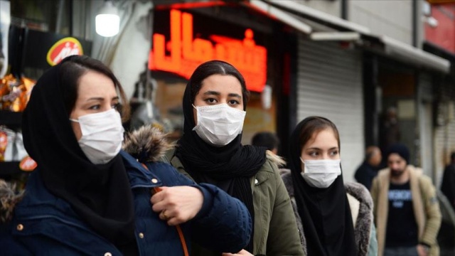 Irak, komşu İran'daki koronavirüs vakaları nedeniyle bir sınır kapısını kapattı