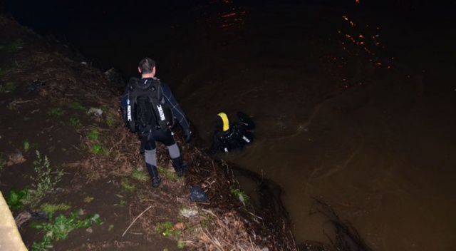 Irmağa atlayan kızını kurtarmak için peşinden atlayıp kaybolmuştu... Valilikten o baba hakkında açıklama