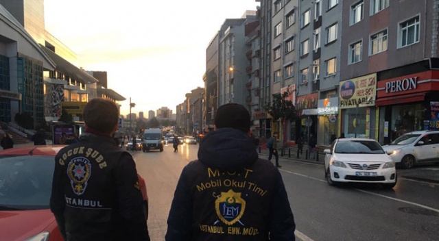 İstanbul’da polisten okul çevrelerinde uygulama İstanbul’da polisten okul çevrelerinde uygulama