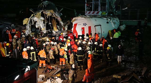 İstanbul'daki uçak kazasında 3 kişi hayatını kaybetti İstanbul'daki uçak kazasında 3 kişi hayatını kaybetti