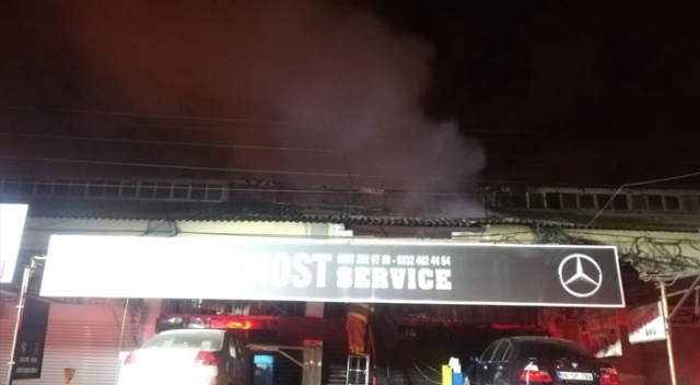 İzmir&#039;de oto tamirhanesinde korkutan yangın