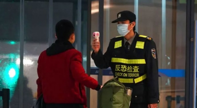 Japonya yeni koronavirüs önlemlerini hayata geçirecek