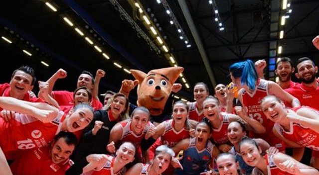 Kadın milli voleybolcular, dünya sıralamasında 5'inciliğe yükseldi Kadın milli voleybolcular, dünya sıralamasında 5'inciliğe yükseldi