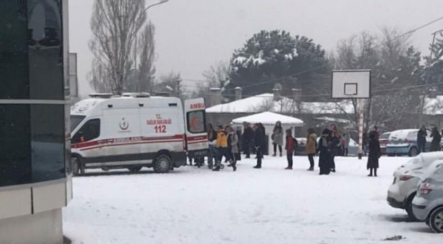 Kar ve buzlanma 30 kişiyi hastanelik etti Kar ve buzlanma 30 kişiyi hastanelik etti