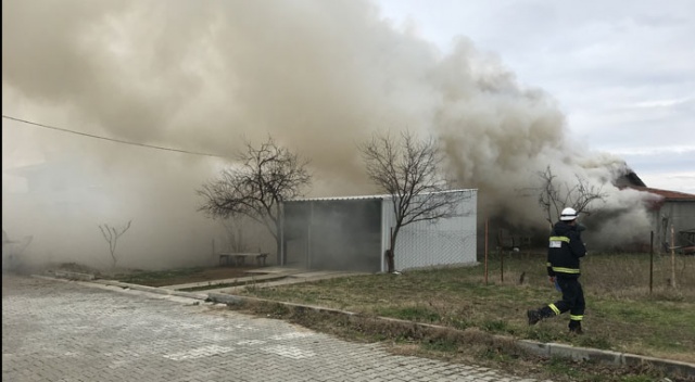 Lokma pişirilirken baraka alev aldı Lokma pişirilirken baraka alev aldı