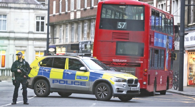 Londra’nın göbeğinde yine bıçaklı terör