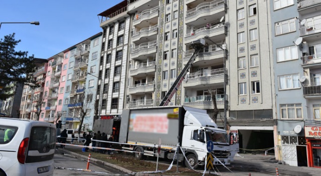 Malatya'da 5 bin 231 konutun ağır, 3 bin 757 binanın az hasarlı olduğu belirlendi Malatya'da 5 bin 231 konutun ağır, 3 bin 757 binanın az hasarlı olduğu belirlendi