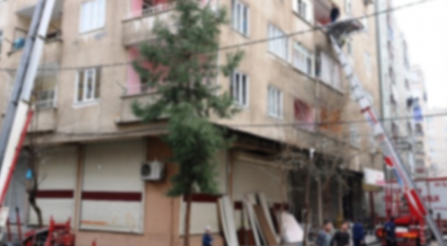 Manisa&#039;da yıkılma tehlikesi bulunan 7 katlı apartman tahliye edildi