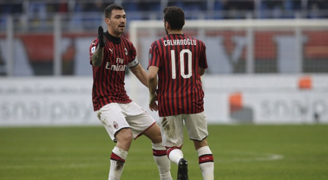 Milan'a bir puanı Hakan Çalhanoğlu getirdi