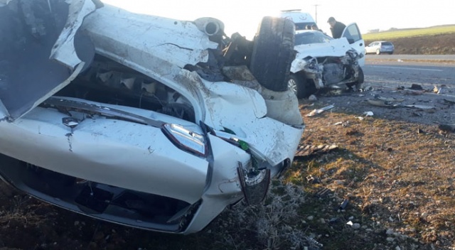 Siirt’te iki araç kafa kafaya çarpıştı: 5 yaralı
