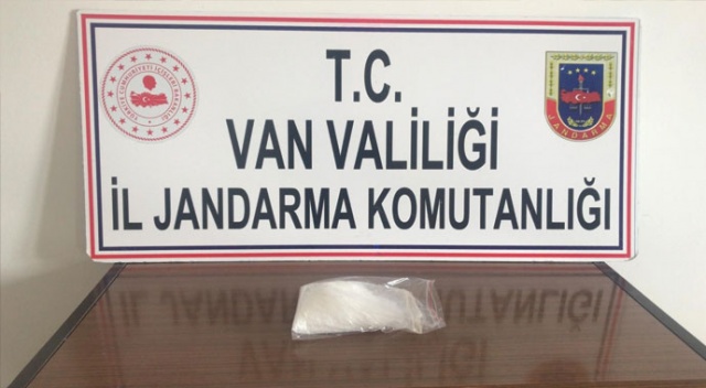 Sırtına sardığı uyuşturucuyla yakalandı Sırtına sardığı uyuşturucuyla yakalandı