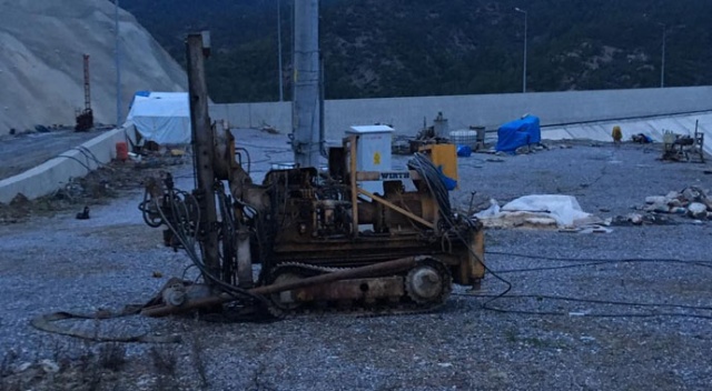 Sondaj makinesine sıkışan işçi hayatını kaybetti Sondaj makinesine sıkışan işçi hayatını kaybetti