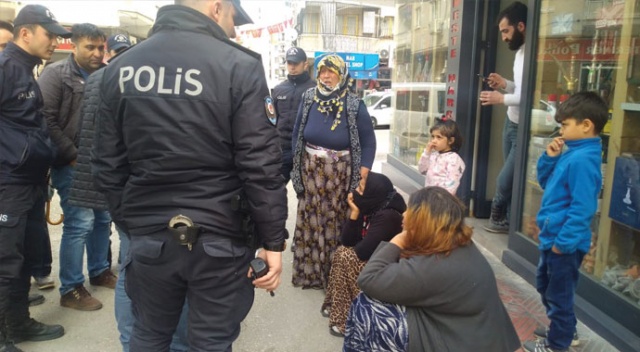 Tırnakçılık yaparken yakalanan kadınlar ortalığı birbirine kattı Tırnakçılık yaparken yakalanan kadınlar ortalığı birbirine kattı