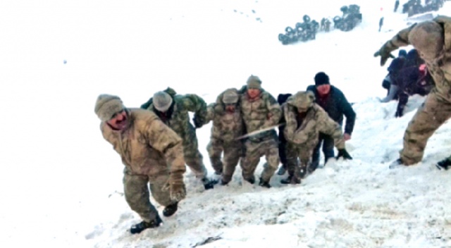 Van'da peş peşe çığ felaketi! 34 kişi hayatını kaybetti Van'da peş peşe çığ felaketi! 34 kişi hayatını kaybetti