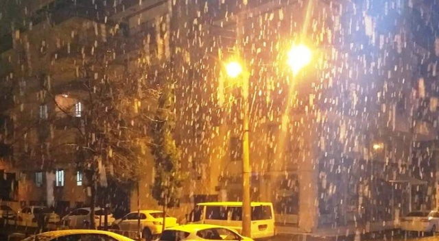 Viranşehir&#039;de yılın ilk kar yağışı