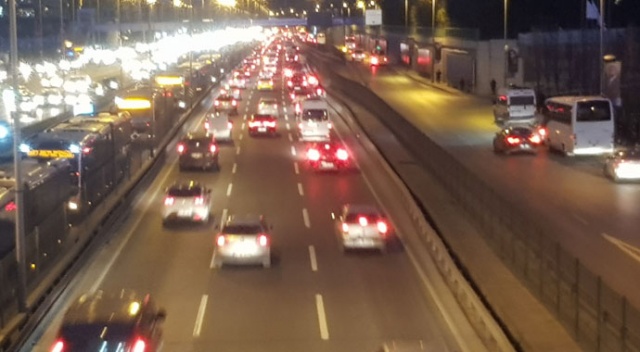 Yarı yıl tatil bitti trafik yoğunluğu arttı Yarı yıl tatil bitti trafik yoğunluğu arttı