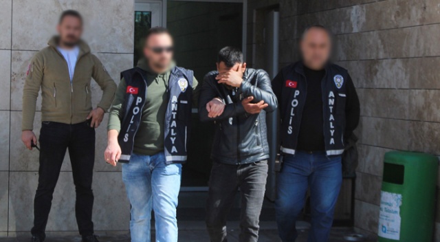 &#039;Bunu sen çalmışsın&#039; dedi, elindeki telefonu gasp etti!